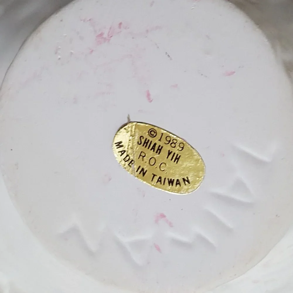 Small Iridescent Ceramic Basket White w/Trim *Imperfection* Shiah Yin ROC Taiwan